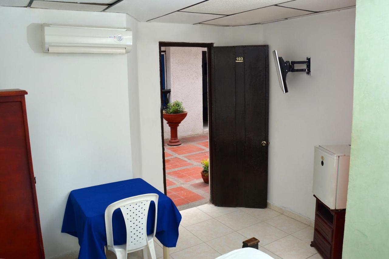 Hotel Andalucia Inn Santa Marta  Eksteriør billede